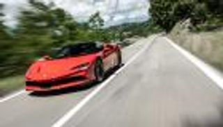 طرح أول سيارة كهربائية بالكامل من فيراري في هذا التوقيت