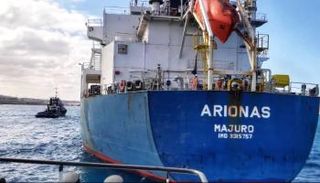 ناقلة بميناء الحريقة النفطي في ليبيا