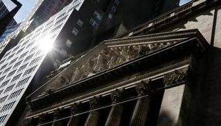 الواجهة الأمامية لبورصة نيويورك - رويترز