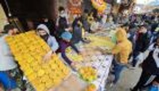 بالصور.. المهن الموسمية بغزة وانتعاشة مؤقتة في رمضان