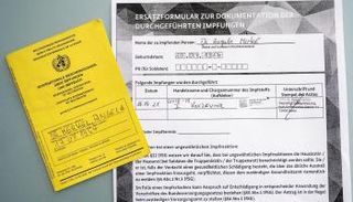 استمارة تثبت تطعيم ميركل ضد فيروس كورونا