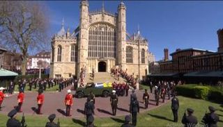 وصول جثمان الأمير فيليب إلى كنيسة القديس جورج