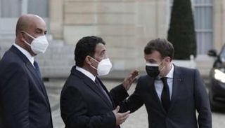 ماكرون مع رئيس المجلس الرئاسي الليبي  - رويترز