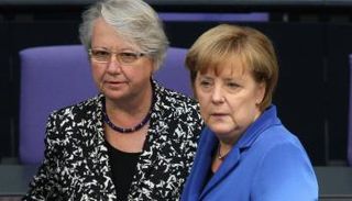 شافان وميركل في مقر البرلمان الألماني