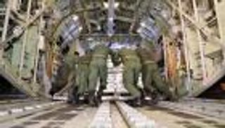 جسر جوي من المغرب إلى لبنان.. مساعدات غذائية بأوامر ملكية