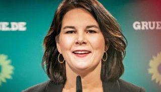 أنالينا بربوك رئيسة حزب الخضر الألماني