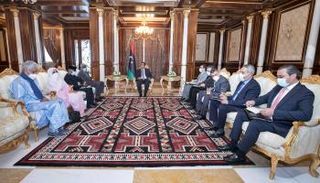 جانب من لقاء المنفي ورئيس مفوضية الاتحاد الأفريقي موسى فكي بطرابلس