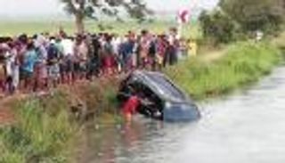 مصرع 13 بسقوط سيارة في قناة بالفلبين