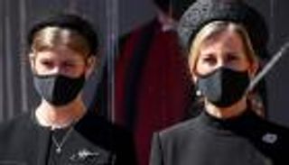 خيول الأمير فيليب وعرباته المحببة.. سر الحفيدة الوريثة