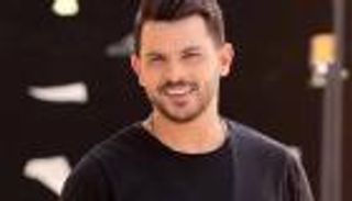 محمد رشاد يكشف سر ضربه لمي حلمي