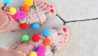 أحذية النساء في صيف 2021.. "كعب القطة" للراحة والجمال