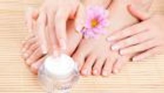 فطريات الأظافر.. كيف نواجه عدو الصيف؟