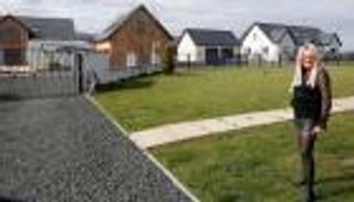 حمام الجيران يجبر اسكتلندية على بيع منزل الأحلام