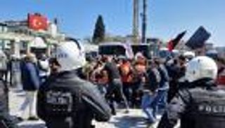 شرطة أردوغان تفض وقفة عمالية وتعتقل العشرات.. "لم تروا الضرب بعد"