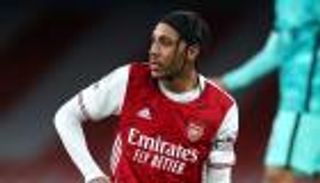 بسبب دوري السوبر الأوروبي.. أوباميانج يقاطع "السوشيال ميديا"