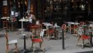 كورونا "الآمر الناهي" في مطاعم إيطالية.. الدخول لهؤلاء فقط