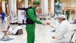 تاريخ مهنة "السقا" في المسجد النبوي.. كيف بدأت وكيف أصبحت؟