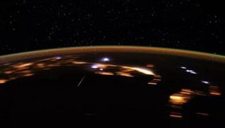 الزخة السنوية للنيزك 