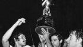 أول بطل.. بينارول يقص شريط المتوجين بكأس ليبرتادوريس