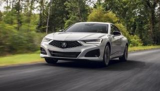 أكيورا TLX