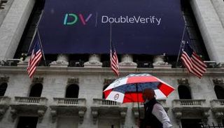 الواجهة الأمامية لبورصة نيويورك - رويترز