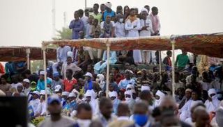 حشود في تشاد في انتظار تشييع جثمان الرئيس ديبي