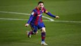 هداف الدوري الإسباني.. ميسي يُصعب مهمة كريم بنزيما