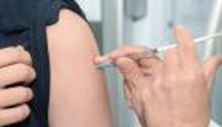 لقاح كورونا.. ماذا نأكل قبل التطعيم وبعده؟