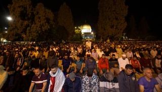 جانب من صلاة التراويح بالمسجد الأقصى الليلة