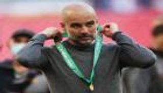 جوارديولا يعلن انتقال لاعبه لبرشلونة.. ويفسر سر الـ30 لقبا