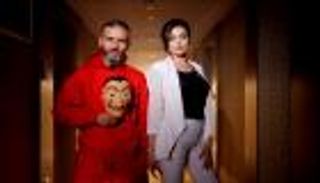 "أنجلينا جولي" تثير الجدل في تونس.. تروج لشائعات حول لقاح كورونا