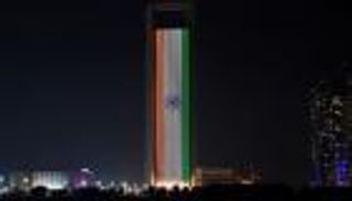 معالم الإمارات تكتسي بالعلم الهندي: نتضامن معكم لمواجهة كورونا