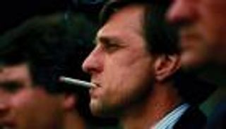 يوهان كرويف 74.. كيف قتل التدخين أسطورة الكرة الهولندية؟