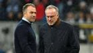 رغم الاستقالة.. بايرن ميونخ يثير الجدل حول هانز فليك