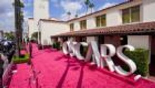 أوسكار 2021.. بدء توافد الجمهور على سجادة "الدورة الأصعب في التاريخ"