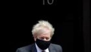 "تكدس الجثث".. وزير بريطاني يبرئ جونسون من "زلة لسان"