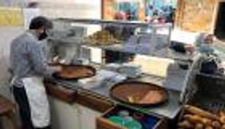 قلب اللوز.. حلوى رمضانية تتوارثها الأجيال في الجزائر