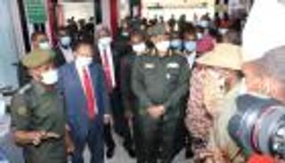 قوات متطورة.. تفاصيل زيارة حمدوك لمقر قيادة الجيش السوداني