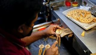 متجر لبيع الذهب - رويترز