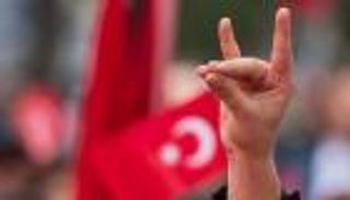 وصل 18 ألف عضو.. تحذير ألماني من خطر "ذئاب أردوغان"