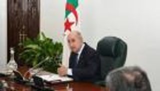 الرئيس الجزائري يطيح بوزير البريد.. سر الإقالة