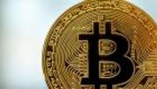 بيتكوين تواصل التعافي وتلامس 55 ألف دولار