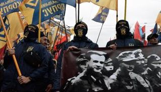 صورة أرشيفية من مسيرة سابقة لتمجيد الفرقة النازية