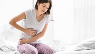 انتفاخ المعدة قد يكون مؤشرا على سرطان المبيض