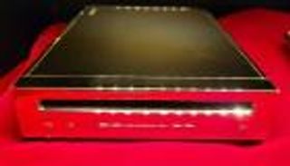 عرض "بلاي ستيشن" الملكة إليزابيث للبيع.. مطلي بالذهب