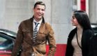 هل تكشف رحلة جورجينا وجهة رونالدو المقبلة؟