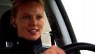 أسطول سيارات "تشارليز ثيرون".. الجميلة والوحوش