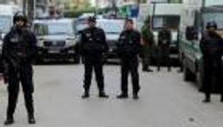 الجزائر تمدد حظر التجوال لـ19 محافظة لمواجهة كورونا