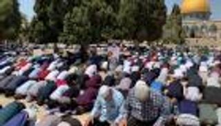 الجمعة الثالثة من رمضان.. 60 ألفا يؤدون الصلاة بالأقصى