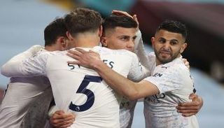 محرز مع نجوم السيتي 